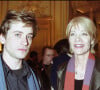 "J'espère laisser à Thomas de quoi payer les frais de succession exorbitants qui lui seront réclamés, ainsi que les charges qu'un studio et un appartement où habitent de très proches amis lui coûteront."
Archives - Thomas Dutronc et Françoise Hardy au concert d'Henri Salvador à L'Olympia en 2001.