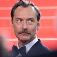 Jude Law recadre les membres de la famille royale d'Angleterre, ses "intrigants" compatriotes : "Je trouve ça étrange..."