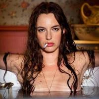 Regardez la ravissante Louise Bourgoin sous toutes les coutures... dans la peau d'Adèle Blanc-Sec !