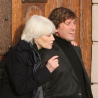 Françoise Hardy aimerait tant que son fils Thomas Dutronc "devienne parent"