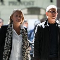 Dernier voyage de Daniel Bilalian : sa fille Marguerite et son épouse Frédérique dignes à l'église Saint-Pierre de Neuilly-sur-Seine