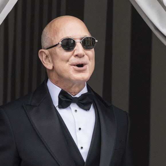 Jeff Bezos quitte l'hôtel Aman pour assister à la cérémonie de mariage sur l'île de San Giorgio avant le mariage de Jeff Bezos et Lauren Sanchez le 27 juin 2025 à Venise, Italie. Photo par Marco Piovanotto/ABACAPRESS.COM