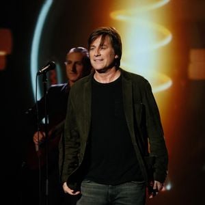 "Que ce soit clair, je ne vous demanderai JAMAIS D’ARGENT sur les réseaux", rappelle-t-il.

Thomas Dutronc - Surprises - Enregistrement de l'émission "La Boîte à Secrets N°20" dans les studios de la Cité du Cinéma à Saint-Denis, présentée par F.Bollaert et diffusée sur France 3
© Christophe Clovis / Bestimage