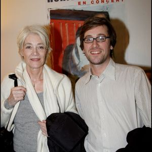 “Je gardais cette bouteille incroyable, le vin préféré de mon père, que j’ai trouvé chez ma mère, de son vivant”, explique le fils de Françoise Hardy

Archives - Françoise Hardy et son fils Thomas Dutronc. RINDOFF-GUIREC / BESTIMAGE
