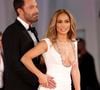 La chanteuse, divorcée de Ben Affleck a fait une performance commentée lors des MTV VMA’s
Ben Affleck et Jennifer Lopez affichent leur amour retrouvé sur le red carpet du film "The last Duel" lors du 78ème festival international du film de Venise, la Mostra le 10 septembre 2021. © Future-Image via ZUMA Press / Bestimage