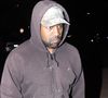 Kanye West en featuring avec une célèbre chanteuse française ?
Kanye West arrive pour assister à un match de basketball de sa fille North à Los Angeles.