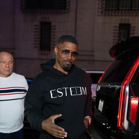 Celui qui fait la voix originale de Nico, le petit canari, dans Rio et Rio 2, a dû être soignée en urgence : il a reçu des points de suture.
Jamie Foxx arrive au match des Knicks à New York le 14 mai 2024.
