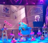 laissant penser qu'il pourrait s'agir d'une chanteuse professionnelle. 

Le Chaton dans "Mask Singer 7" sur TF1